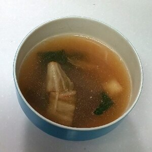 キムチとつるむらさきのお味噌汁